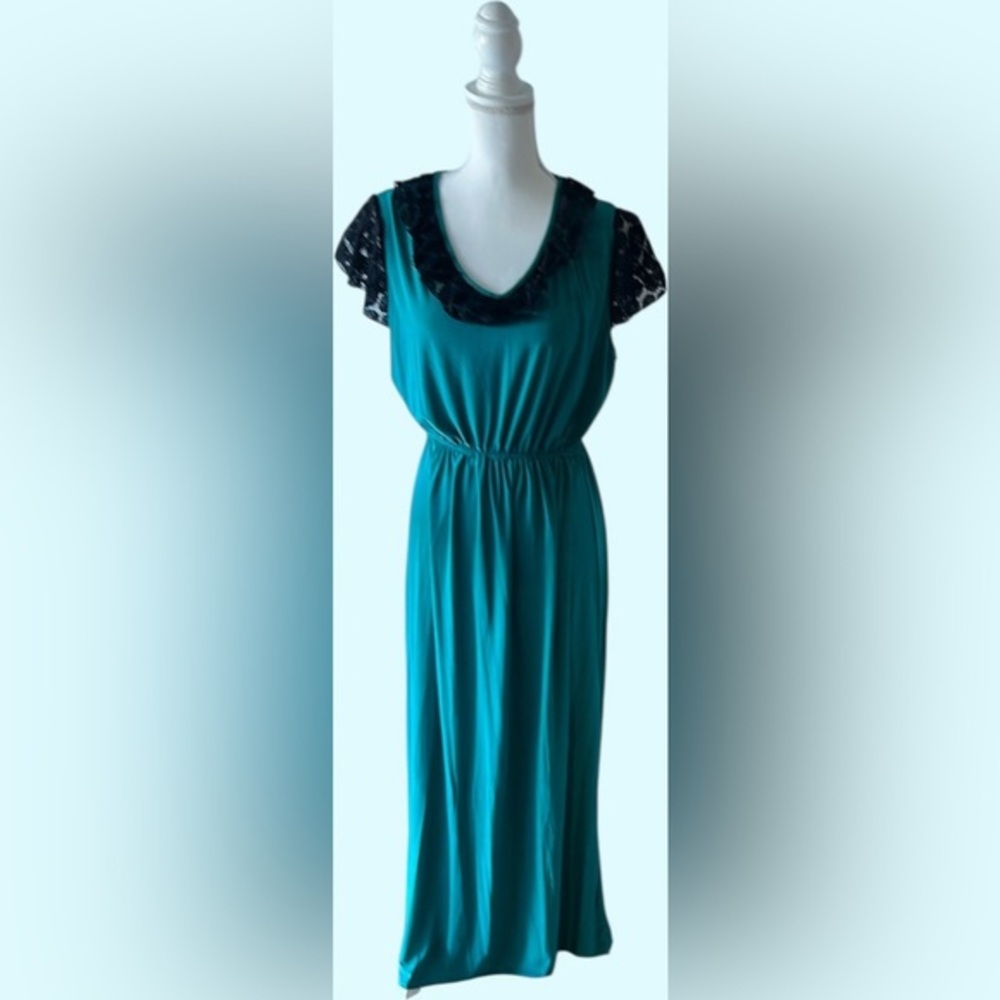 Elegant Green Maxi Dress with Flutter Cap Sleeves